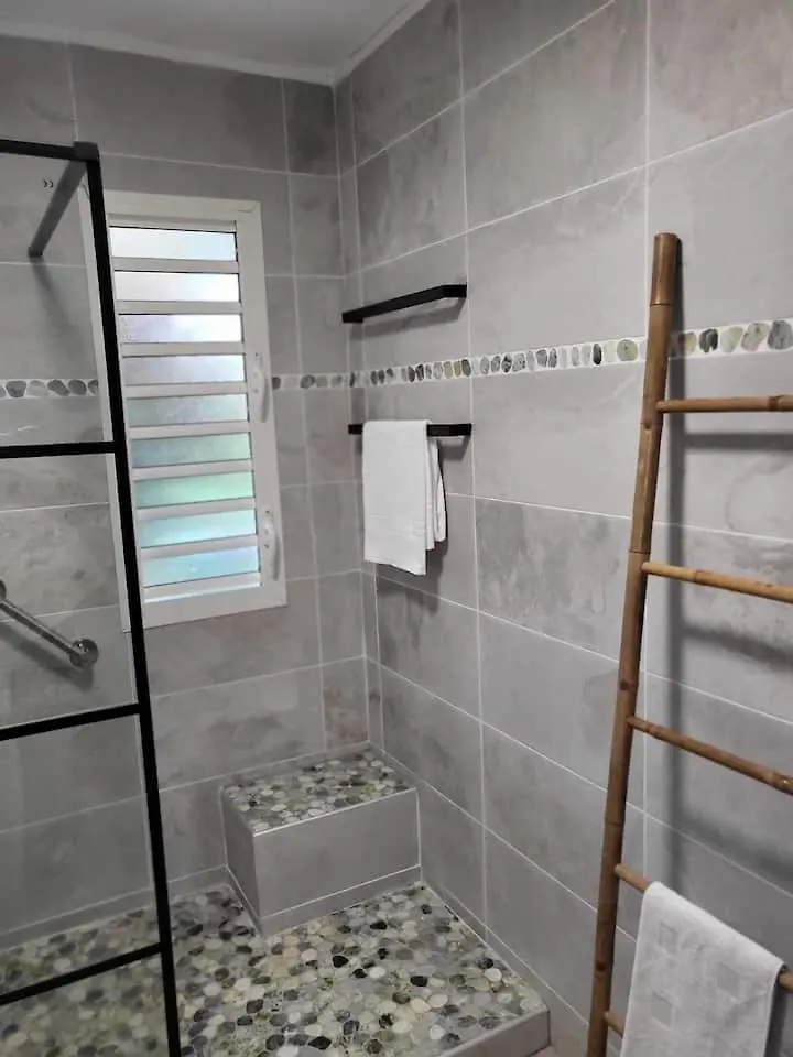 Villa Petit Cocon Au Coeur Des Abymes Les Abymes